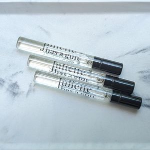 JULIETTE HAS A GUN samples (eau de cologne)